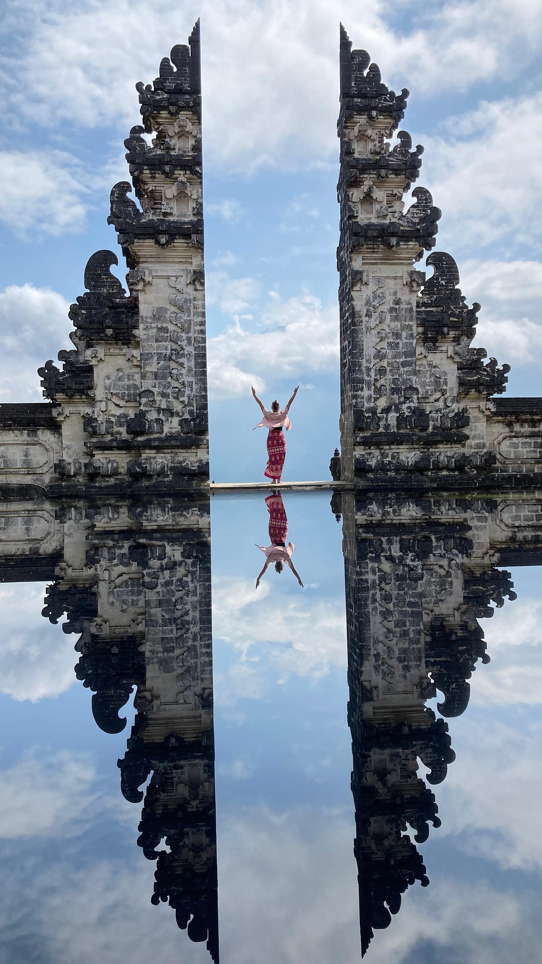 Handara Gate,  Hidden Hill,  And Lake Beratan Get Instagrammers Dream